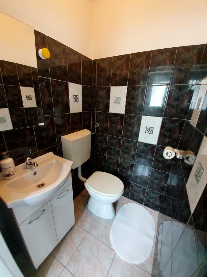 Apartments Lara 德尔韦尼克 外观 照片